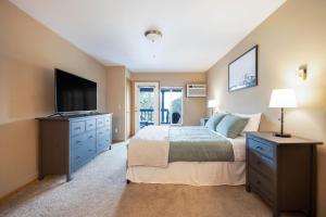 TV a/nebo společenská místnost v ubytování 04 Lodge