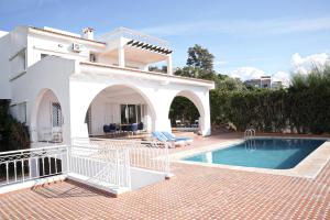 Πισίνα στο ή κοντά στο villa Agnes