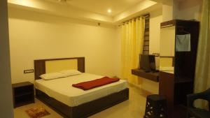 Кровать или кровати в номере Cascade inn +4 фотографии