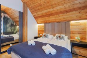 Voodi või voodid majutusasutuse Słoneczne Chatki toas +85 fotot