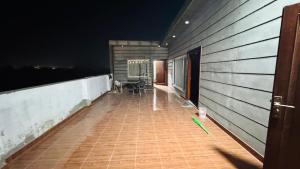 Foto sihtkohas Sukkur asuva majutusasutuse Luxury 1BR Apartment in Sukkur & River View Balcony Near Military Road-2nd galeriist +1 foto