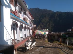 Nespecifikovaný výhled na hory nebo výhled na hory při pohledu z hotelu