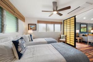 Ένα ή περισσότερα κρεβάτια σε δωμάτιο στο International Colony Club 28 · ICC 28 Remodeled 2BD Cottage in K +43 φωτογραφίες