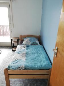 Postel nebo postele na pokoji v ubytování Wohnung für Arbeiter und Monteure bis 7 Personen + 1 fotografie