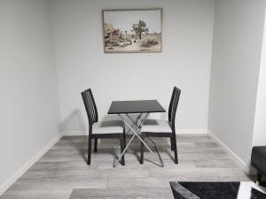 Istumisnurk majutusasutuses Stylish furnished 2bedroom suite near YYC Airport