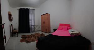 Postel nebo postele na pokoji v ubytování شقة للإيجار مفروش بالكامل في كمبوند بداية 1 هادئ وجميل