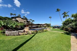 Κήπος έξω από το Kahana Sunset C1 · KSun C1 Gorgeous Ocean Views Family Vacation
