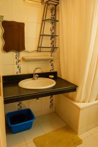 Et badeværelse på Cairo Airport Oasis Cozy Convenient + 1 billede