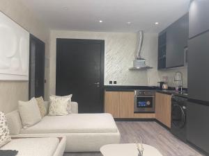 Kuchyň nebo kuchyňský kout v ubytování Kings Luxury 1 Bedroom at Casa Grande