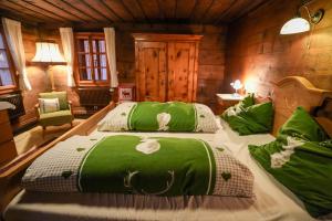 Ένα ή περισσότερα κρεβάτια σε δωμάτιο στο Haus Hainschneider- Zentrum Tauplitz