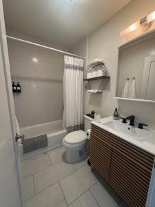 Ένα μπάνιο στο 2 Bedroom Pleasure Point Getaway +11 φωτογραφίες