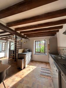 Η κουζίνα ή μικρή κουζίνα στο gîte à la campagne