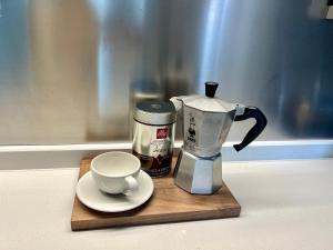 Příslušenství pro přípravu čaje a kávy v ubytování Shanghai Hongmin Inn