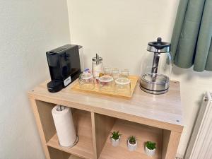 Příslušenství pro přípravu čaje a kávy v ubytování RP-Apartments