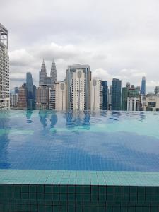 Bazén v ubytování Majestic Residence Kuala Lumpur nebo v jeho okolí