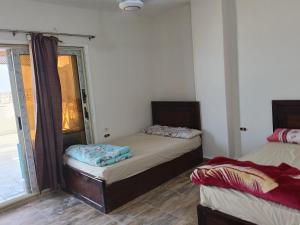 Ένα ή περισσότερα κρεβάτια σε δωμάτιο στο Guest House Alam w