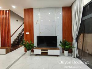 Μια τηλεόραση ή/και κέντρο ψυχαγωγίας στο Tố Quyên Homestay PT