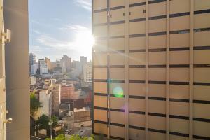 a view of the city from a building at JF112 | Ap Aconchego c vaga | Próx Brás Liberdade in Sao Paulo