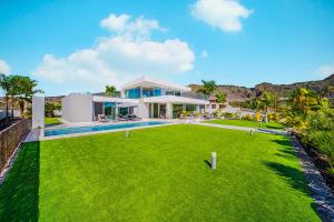 Nespecifikovaný výhled na hory nebo výhled na hory při pohledu z vily