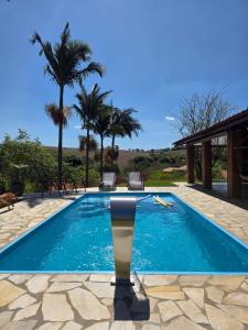 La alberca dentro o cerca de Chácara Vitória Rústica