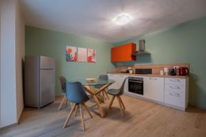 Η κουζίνα ή μικρή κουζίνα στο Ca' dal Pum - Lake Orta - Elegant holiday home