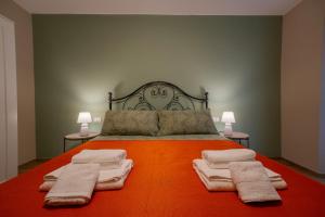 Ένα ή περισσότερα κρεβάτια σε δωμάτιο στο Ca' dal Pum - Lake Orta - Elegant holiday home