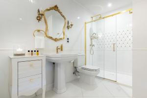 a bathroom with a sink toilet and a shower at Zamek Rzucewo in Rzucewo +37 photos