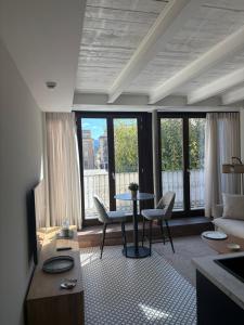 Μια τηλεόραση ή/και κέντρο ψυχαγωγίας στο Royar Casa del Reloj - Exclusivo Edificio de Apartamentos Catedral