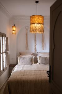 Ένα ή περισσότερα κρεβάτια σε δωμάτιο στο Riad Kasbah Lover Swimming pool breakfast included