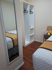 Imagine din galeria proprietății Rey'z Hotel and Suites în Vreed en Hoop