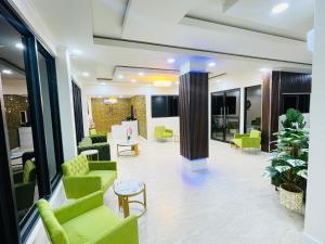Imagine din galeria proprietății Rey'z Hotel and Suites în Vreed en Hoop