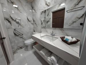 Imagine din galeria proprietății Rey'z Hotel and Suites în Vreed en Hoop +5 fotografii