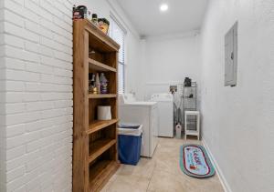 Imagine din galeria proprietății Spacious Homey Stay with Games, Gym, Near Downtown în Birmingham +27 fotografii