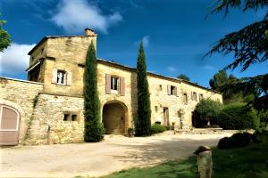 Το κτήριο όπου στεγάζεται  η παραθεριστική κατοικία