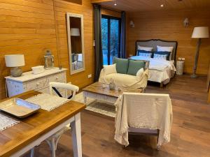 En eller flere senge i et værelse på Lodge Campagne Chic 3 - Mas de Rey