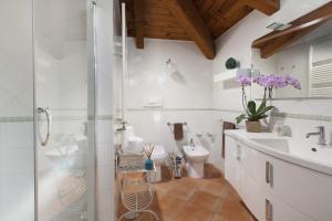 Ένα μπάνιο στο AMORE RENTALS - Palazzo Mary +67 φωτογραφίες