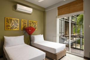 two beds in a room with a window at Mapakada Village - Mahiyanganaya in Mahiyangana +105 photos