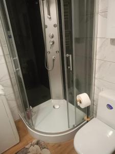 Et badeværelse på Domek nr 1 + 6 billeder