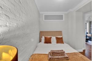 Voodi või voodid majutusasutuse Gramercy Apartment - 3BR 2BA Modern Central toas