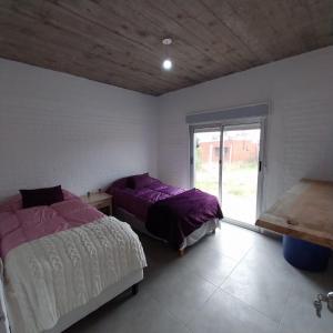 Ένα ή περισσότερα κρεβάτια σε δωμάτιο στο Casa 3 dormitorios frente al mar