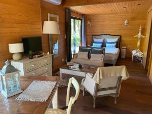 Et tv og/eller underholdning på Lodge Campagne Chic 2 - Mas De Rey