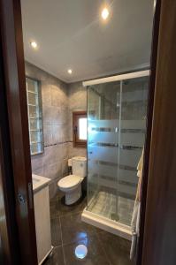 Koupelna v ubytování Casa Rural en la montaña + 16 fotografií