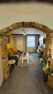 Et opholdsområde på Olivia's Cosy Cottage