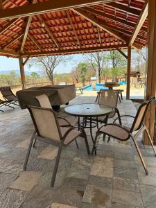 Bazén v ubytování Estância Vista dos Pireneus nebo v jeho okolí