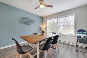 Φωτογραφία από το άλμπουμ του Spacious 5BR Home In Heart Of Poconos By Camelback Skiing Swimming Lake σε Tobyhanna