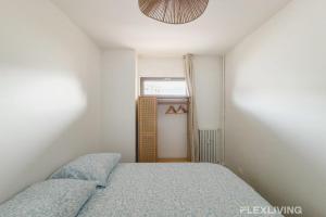 Ένα ή περισσότερα κρεβάτια σε δωμάτιο στο Idéal room in spacious T7 in Paris 20
