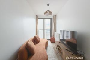 Μια τηλεόραση ή/και κέντρο ψυχαγωγίας στο Idéal room in spacious T7 in Paris 20