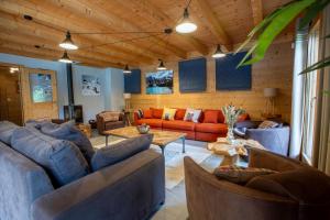 Posezení v ubytování Magnifique Chalet CLEMALOU très grand confort 14-15 pers avec jacuzzi