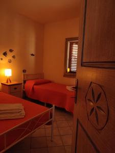 En eller flere senge i et værelse på Villetta bifamiliare con vista mare