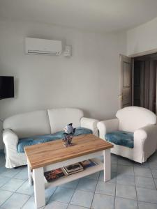 Et opholdsområde på Villetta bifamiliare con vista mare + 15 billeder